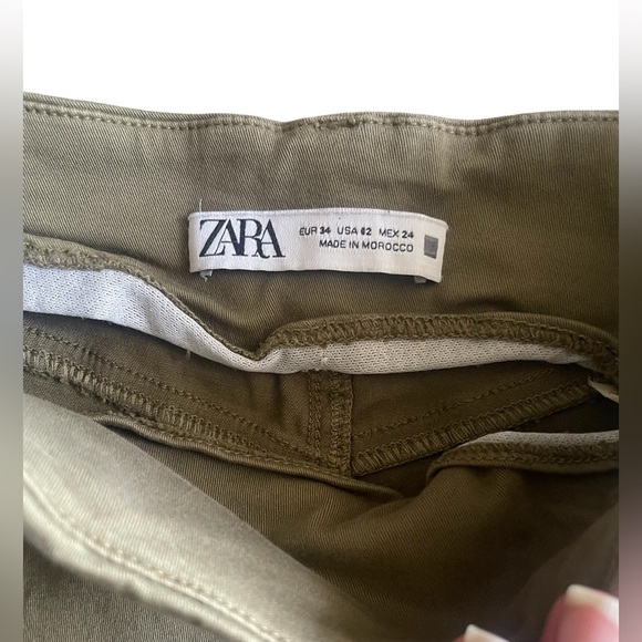 Zara Olive Green Cropped Flare Denim Jeans Raw Hem Size 02 High Waisted - Picture 4 of 8